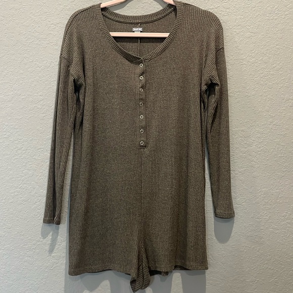 Aerie soft fleecy ribbed lounge romper - Picture 1 of 6